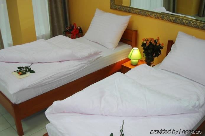 Hotel I Restauracja W Luboniu Room photo